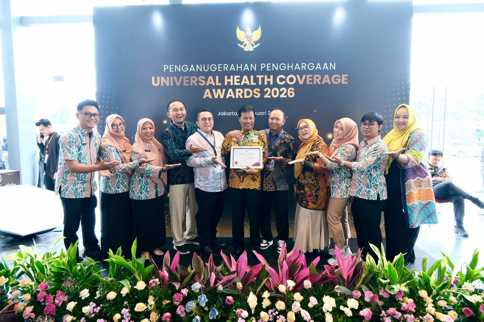 Wujudkan Proteksi Kesehatan Paripurna, Kota Cirebon Raih Penghargaan Nasional UHC Awards 2026