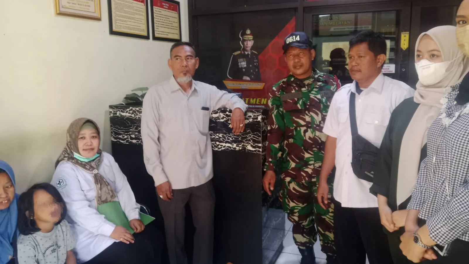 Babinsa Kesepuhan Dampingi Korban Penculikan, Jalani Pemeriksaan dan Perlindungan Hukum.