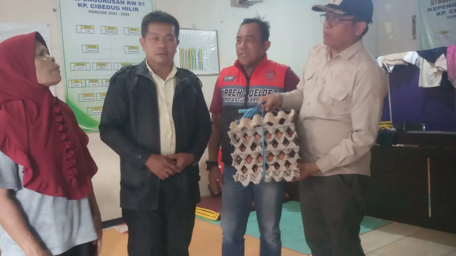 Gerak Cepat, Pemdes Cangkuang Wetan Salurkan Bantuan Sembako untuk Korban Banjir