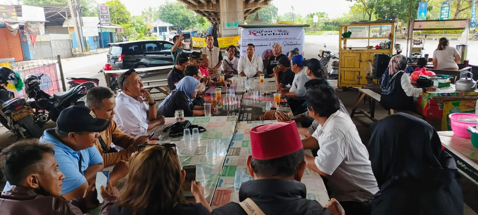 Halal Bihalal di Bawah Layang, Jurnalis Cirebon Teguhkan Solidaritas