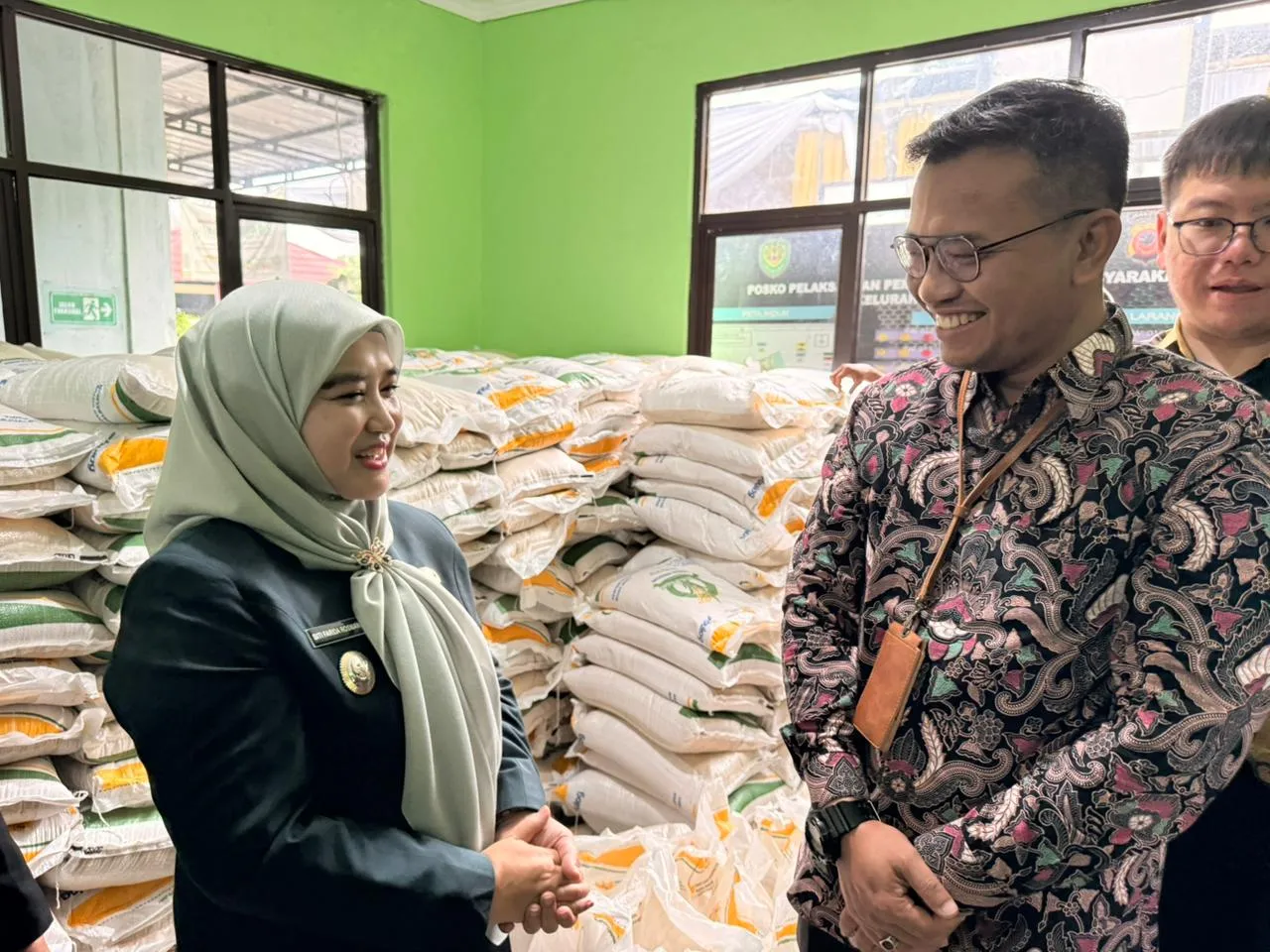 Jaga Daya Beli Warga, Pemkot Cirebon dan Bulog Mulai Distribusikan Bantuan Pangan