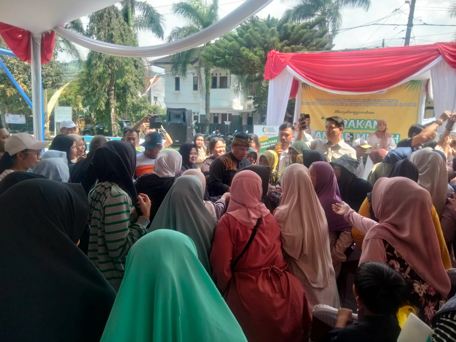 Jelang Idul Fitri, Anggota DPR RI Fraksi Golkar Gelar Gerakan Pangan Murah