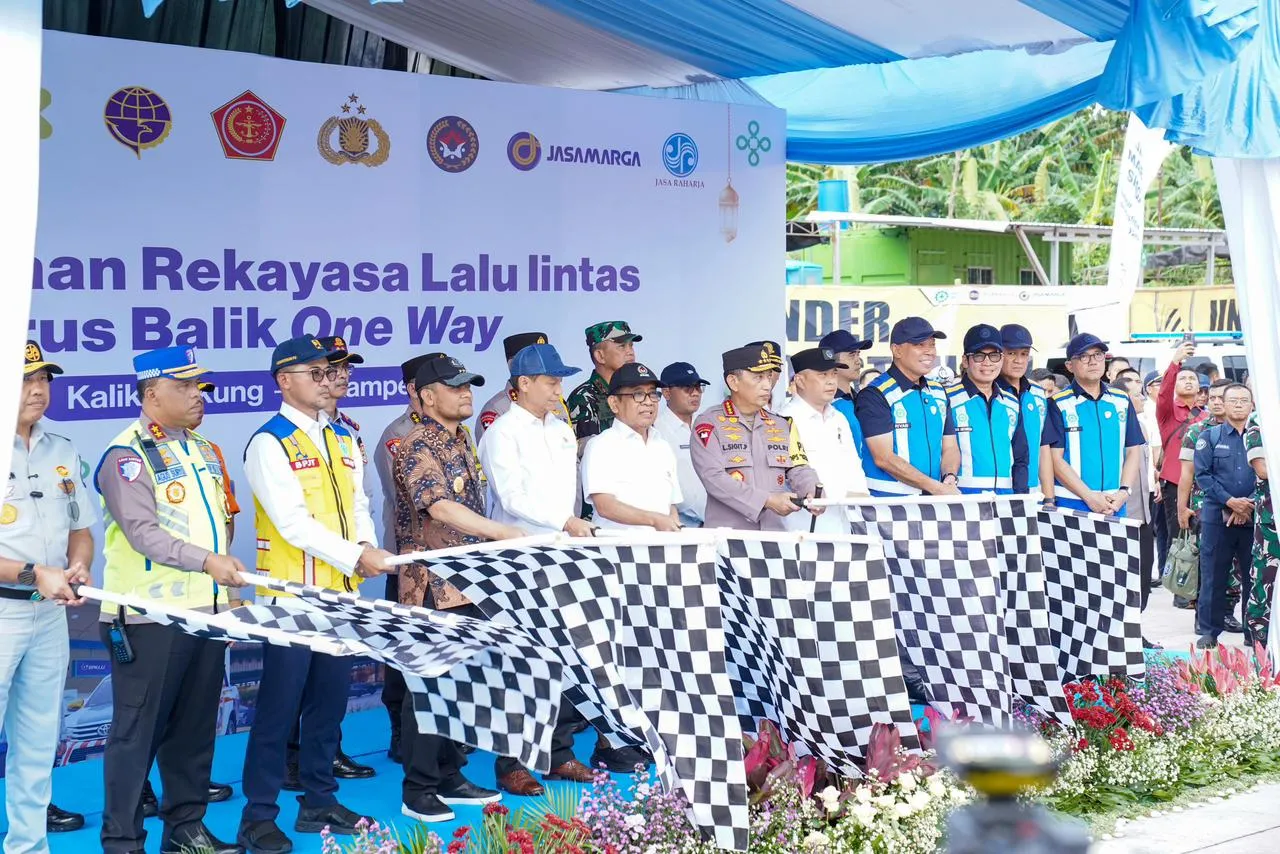 Kapolri Lepas Flag Off One Way Nasional di G.T Kalikangkung, Urai Puncak Arus Balik Lebaran 2026